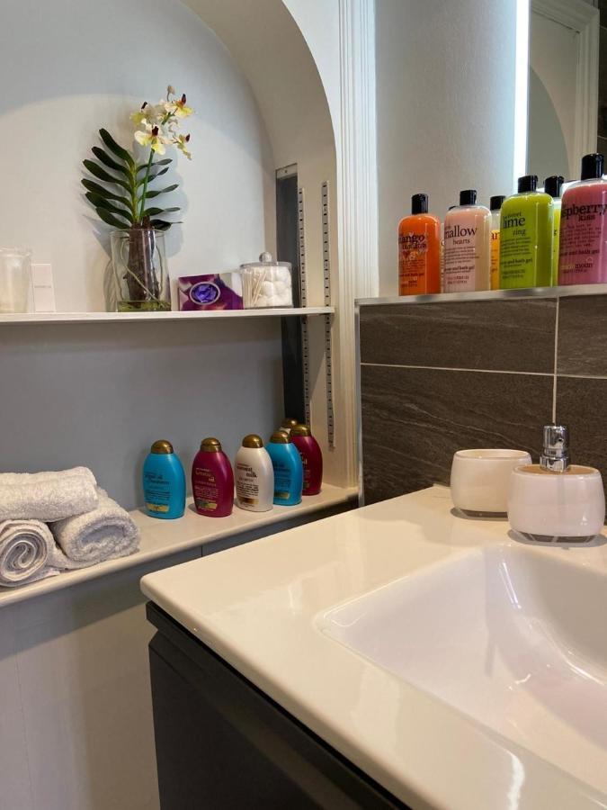 เดอะ โอลด์ รีโทรี่ บีแอนด์บี Bed & Breakfast ซอลส์บรี ภายนอก รูปภาพ