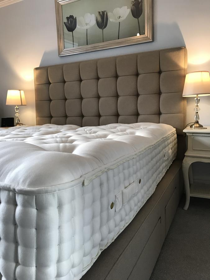 เดอะ โอลด์ รีโทรี่ บีแอนด์บี Bed & Breakfast ซอลส์บรี ภายนอก รูปภาพ
