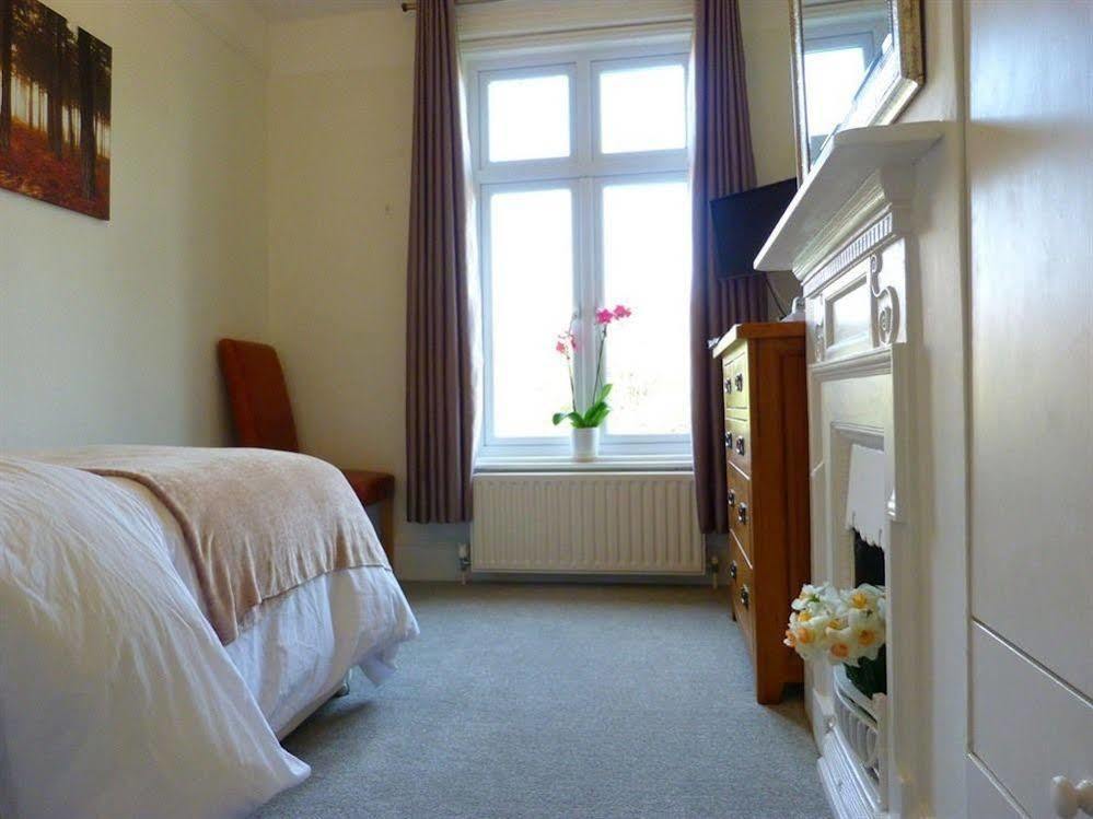เดอะ โอลด์ รีโทรี่ บีแอนด์บี Bed & Breakfast ซอลส์บรี ภายนอก รูปภาพ