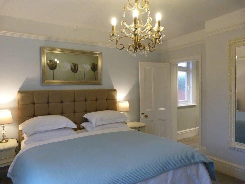 เดอะ โอลด์ รีโทรี่ บีแอนด์บี Bed & Breakfast ซอลส์บรี ภายนอก รูปภาพ