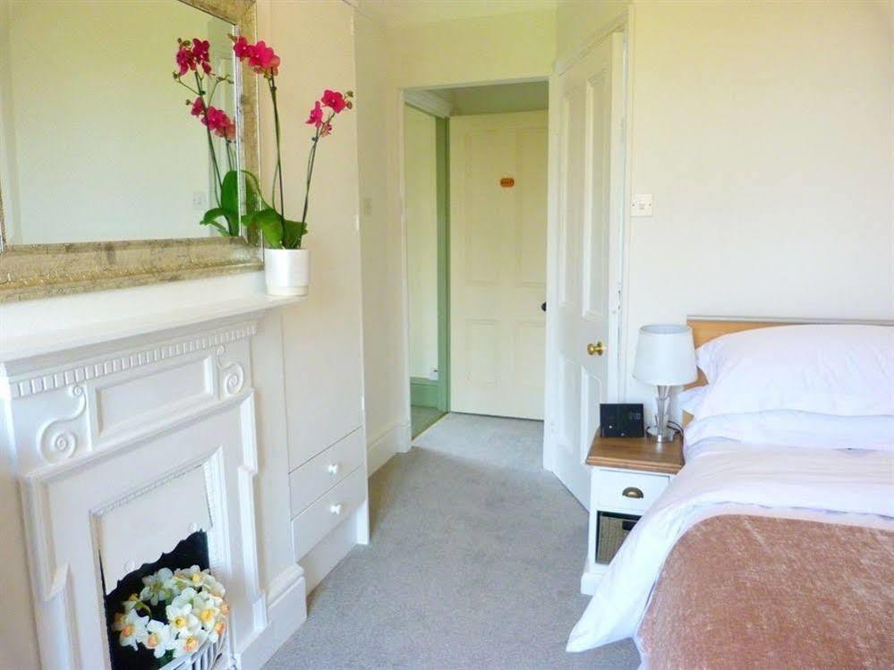เดอะ โอลด์ รีโทรี่ บีแอนด์บี Bed & Breakfast ซอลส์บรี ภายนอก รูปภาพ