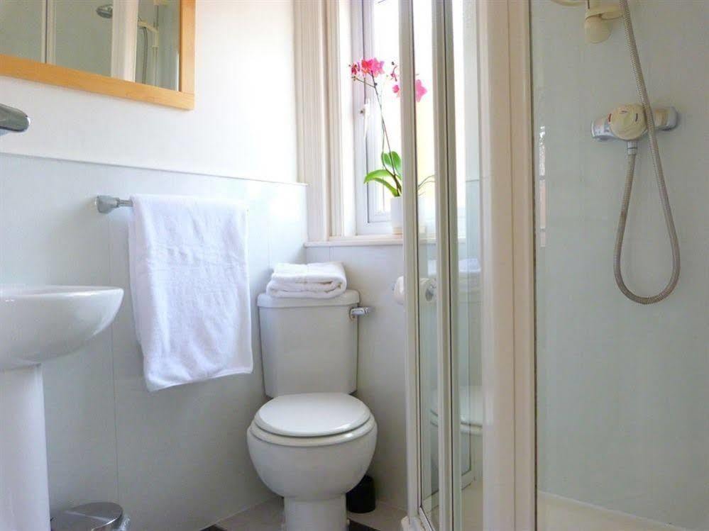 เดอะ โอลด์ รีโทรี่ บีแอนด์บี Bed & Breakfast ซอลส์บรี ภายนอก รูปภาพ